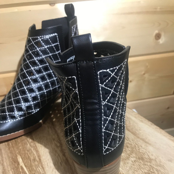 Cape Robbin Ankle Boots - Picture 2 of 7